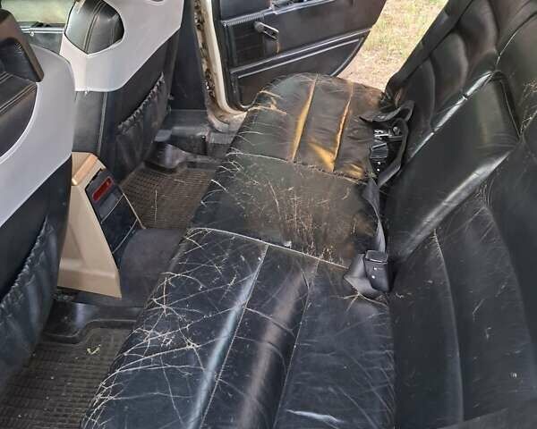 Белый Вольво 740, объемом двигателя 2.4 л и пробегом 380 тыс. км за 1000 $, фото 1 на Automoto.ua