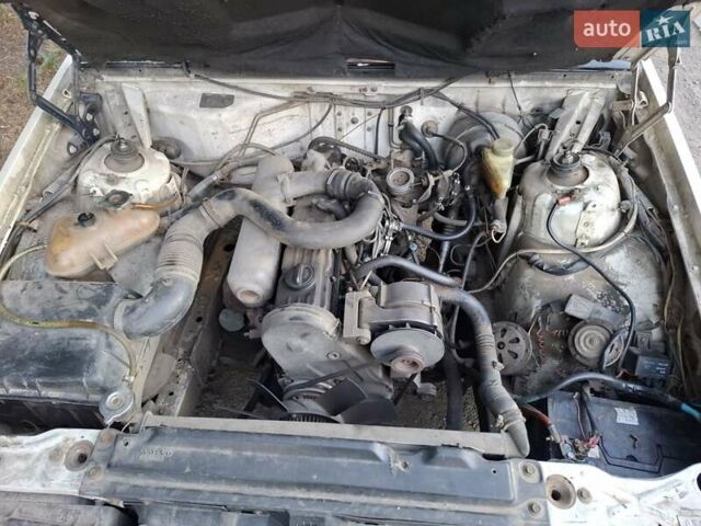 Белый Вольво 740, объемом двигателя 2.4 л и пробегом 380 тыс. км за 1000 $, фото 4 на Automoto.ua