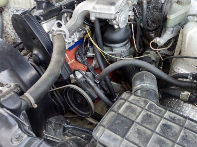 Белый Вольво 740, объемом двигателя 2 л и пробегом 250 тыс. км за 1942 $, фото 6 на Automoto.ua