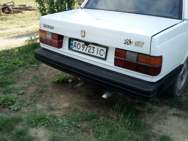 Белый Вольво 740, объемом двигателя 2 л и пробегом 250 тыс. км за 1942 $, фото 2 на Automoto.ua