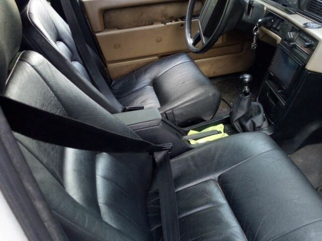 Белый Вольво 740, объемом двигателя 2 л и пробегом 250 тыс. км за 1942 $, фото 4 на Automoto.ua