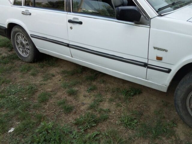 Белый Вольво 740, объемом двигателя 2 л и пробегом 250 тыс. км за 1942 $, фото 7 на Automoto.ua