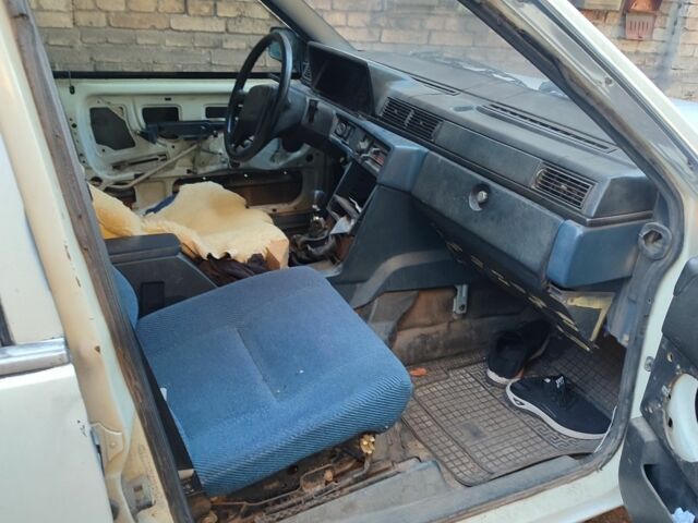 Белый Вольво 740, объемом двигателя 2.3 л и пробегом 100 тыс. км за 903 $, фото 5 на Automoto.ua