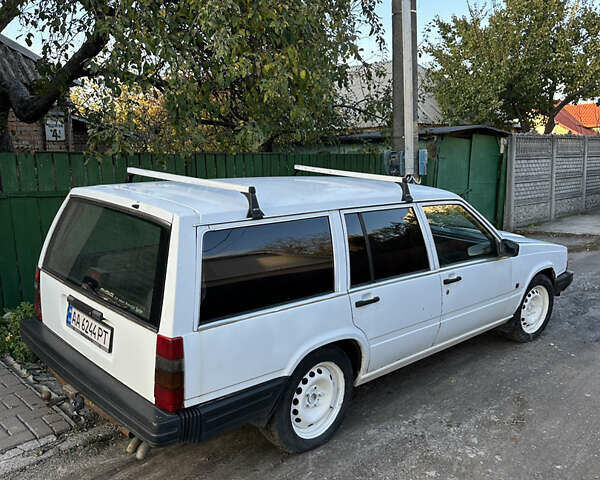 Белый Вольво 740, объемом двигателя 2.3 л и пробегом 280 тыс. км за 2000 $, фото 1 на Automoto.ua