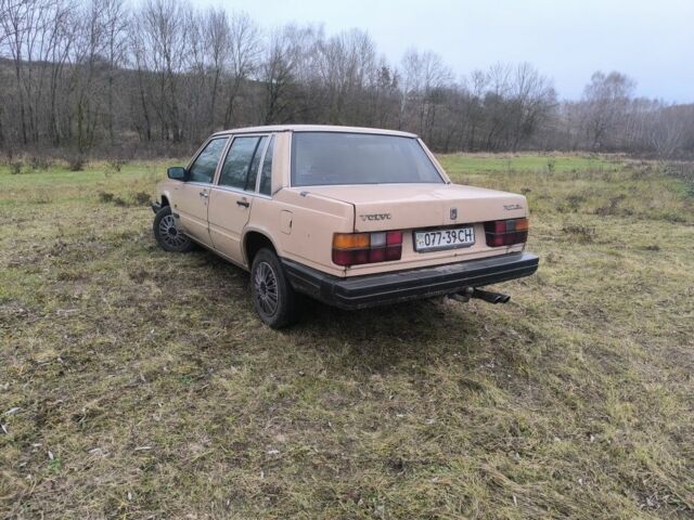 Бежевый Вольво 740, объемом двигателя 0 л и пробегом 400 тыс. км за 700 $, фото 4 на Automoto.ua