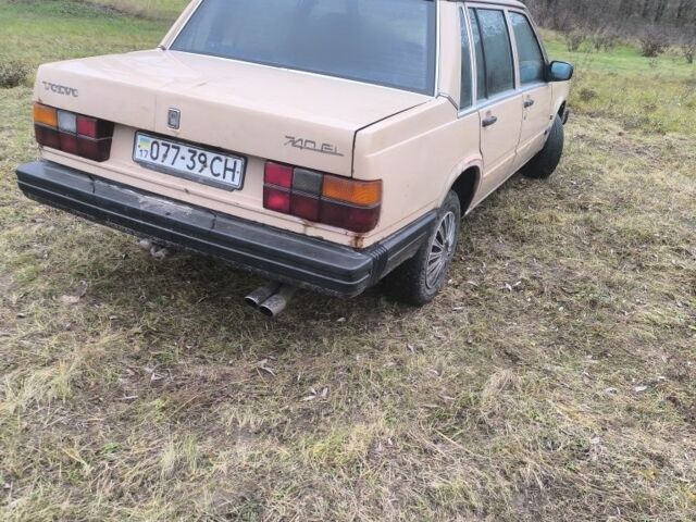 Бежевый Вольво 740, объемом двигателя 0 л и пробегом 400 тыс. км за 700 $, фото 2 на Automoto.ua