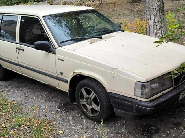 Бежевий Вольво 740, об'ємом двигуна 2.4 л та пробігом 340 тис. км за 1700 $, фото 2 на Automoto.ua