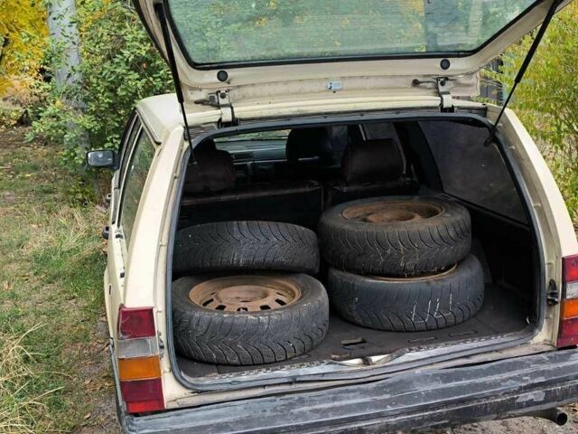 Бежевий Вольво 740, об'ємом двигуна 2.4 л та пробігом 340 тис. км за 1700 $, фото 10 на Automoto.ua