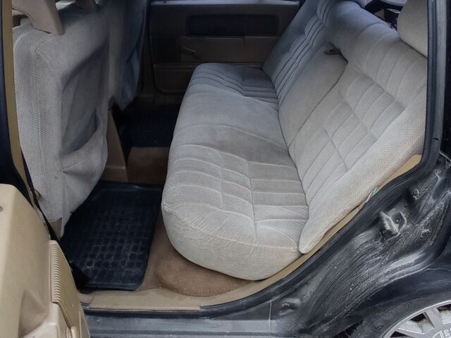 Черный Вольво 740, объемом двигателя 2.3 л и пробегом 144 тыс. км за 800 $, фото 9 на Automoto.ua