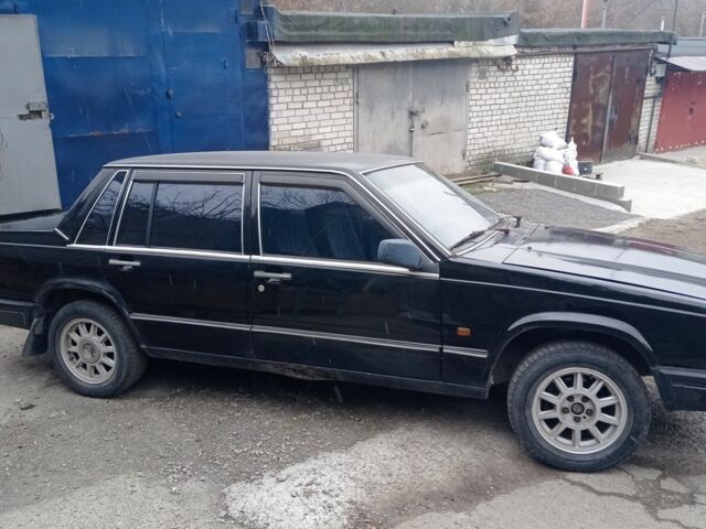 Черный Вольво 740, объемом двигателя 2.3 л и пробегом 144 тыс. км за 800 $, фото 1 на Automoto.ua