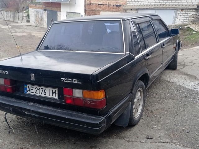 Черный Вольво 740, объемом двигателя 2.3 л и пробегом 144 тыс. км за 800 $, фото 3 на Automoto.ua