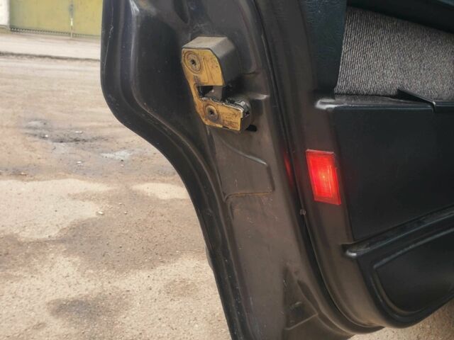 Черный Вольво 740, объемом двигателя 2.3 л и пробегом 306 тыс. км за 1900 $, фото 5 на Automoto.ua