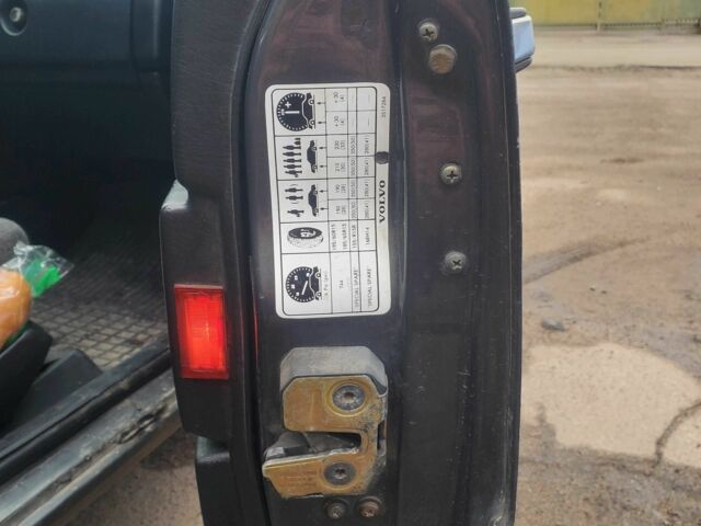 Черный Вольво 740, объемом двигателя 2.3 л и пробегом 306 тыс. км за 1900 $, фото 3 на Automoto.ua