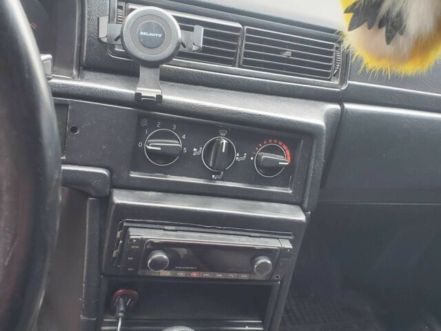 Черный Вольво 740, объемом двигателя 2.3 л и пробегом 306 тыс. км за 1900 $, фото 9 на Automoto.ua