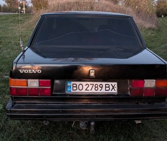 Черный Вольво 740, объемом двигателя 2.3 л и пробегом 300 тыс. км за 900 $, фото 5 на Automoto.ua