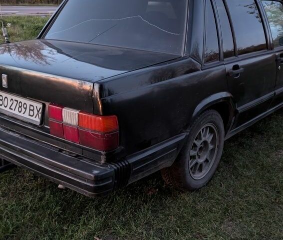 Черный Вольво 740, объемом двигателя 2.3 л и пробегом 300 тыс. км за 900 $, фото 4 на Automoto.ua