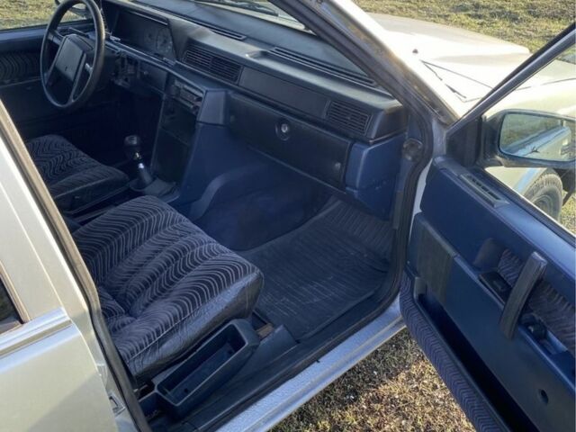 Серый Вольво 740, объемом двигателя 2.4 л и пробегом 360 тыс. км за 1500 $, фото 14 на Automoto.ua