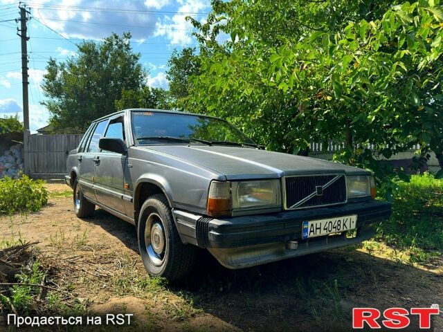 Серый Вольво 740, объемом двигателя 2.4 л и пробегом 250 тыс. км за 1440 $, фото 1 на Automoto.ua