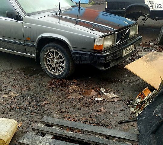 Серый Вольво 740, объемом двигателя 2.4 л и пробегом 0 тыс. км за 1800 $, фото 1 на Automoto.ua