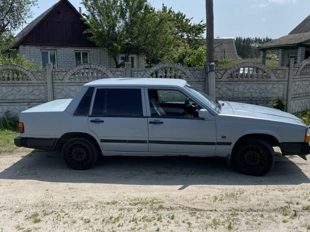 Серый Вольво 740, объемом двигателя 2.3 л и пробегом 500 тыс. км за 450 $, фото 2 на Automoto.ua