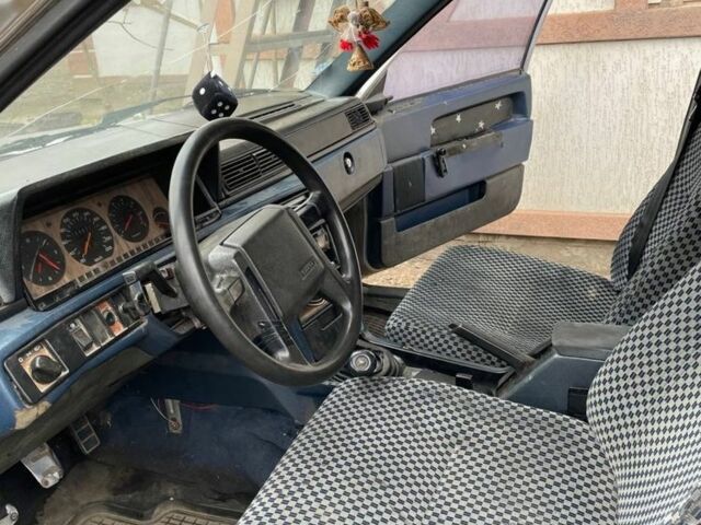 Серый Вольво 740, объемом двигателя 2.3 л и пробегом 300 тыс. км за 600 $, фото 2 на Automoto.ua