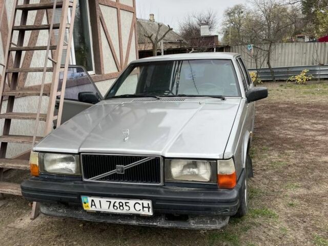 Серый Вольво 740, объемом двигателя 2.3 л и пробегом 300 тыс. км за 600 $, фото 1 на Automoto.ua