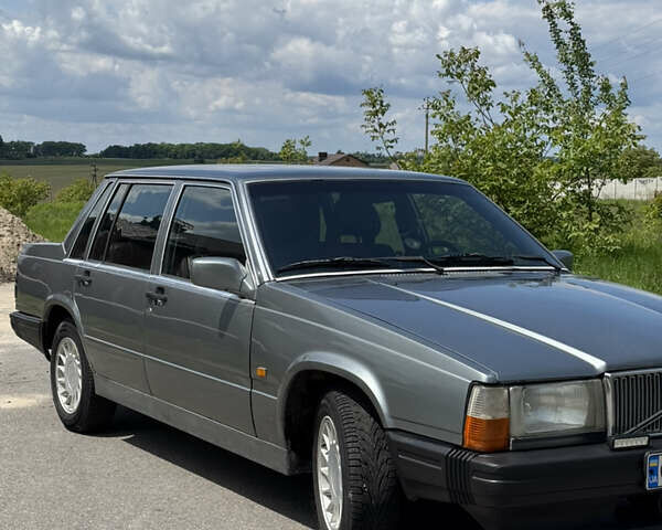 Сірий Вольво 740, об'ємом двигуна 2.32 л та пробігом 370 тис. км за 2200 $, фото 2 на Automoto.ua