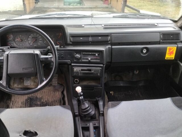 Серый Вольво 740, объемом двигателя 2.4 л и пробегом 500 тыс. км за 943 $, фото 7 на Automoto.ua