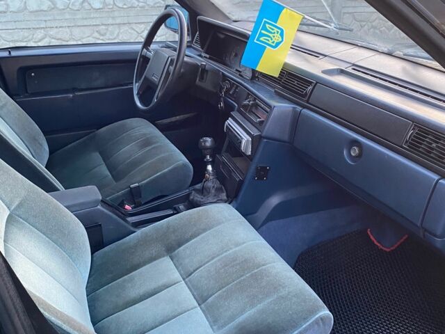 Синий Вольво 740, объемом двигателя 2.3 л и пробегом 340 тыс. км за 1421 $, фото 6 на Automoto.ua