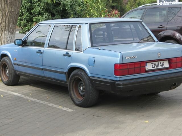 Синий Вольво 740, объемом двигателя 2.3 л и пробегом 1 тыс. км за 1700 $, фото 1 на Automoto.ua