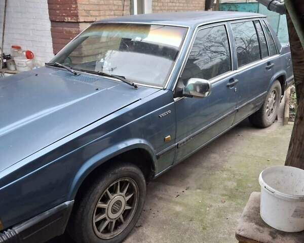 Синий Вольво 740, объемом двигателя 2.4 л и пробегом 5 тыс. км за 4000 $, фото 5 на Automoto.ua