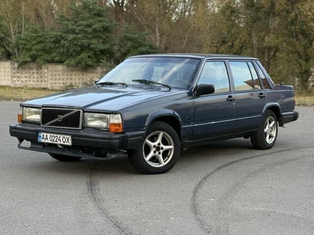 Синий Вольво 740, объемом двигателя 2 л и пробегом 777 тыс. км за 772 $, фото 2 на Automoto.ua