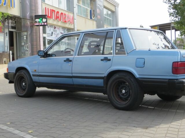 Синий Вольво 740, объемом двигателя 2.3 л и пробегом 1 тыс. км за 1700 $, фото 3 на Automoto.ua