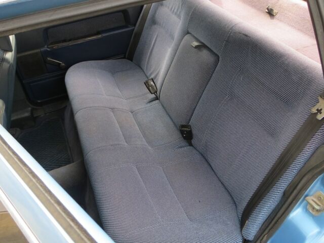 Синий Вольво 740, объемом двигателя 2.3 л и пробегом 1 тыс. км за 1700 $, фото 13 на Automoto.ua