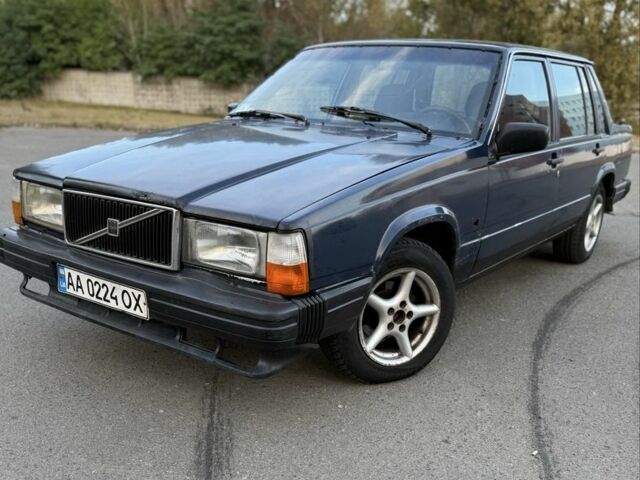 Синий Вольво 740, объемом двигателя 2 л и пробегом 777 тыс. км за 772 $, фото 1 на Automoto.ua