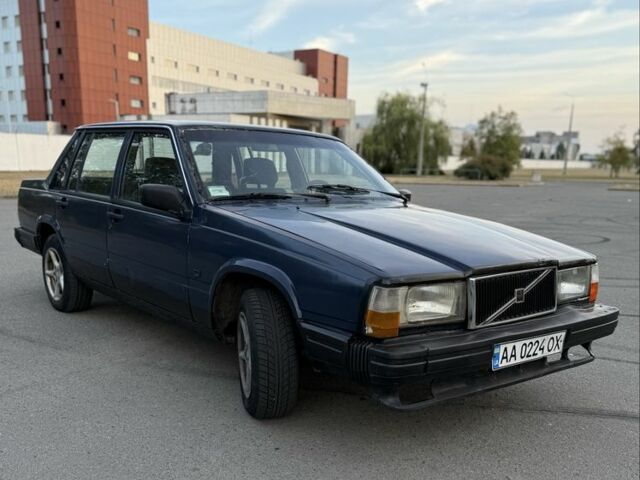Синий Вольво 740, объемом двигателя 2 л и пробегом 777 тыс. км за 772 $, фото 4 на Automoto.ua