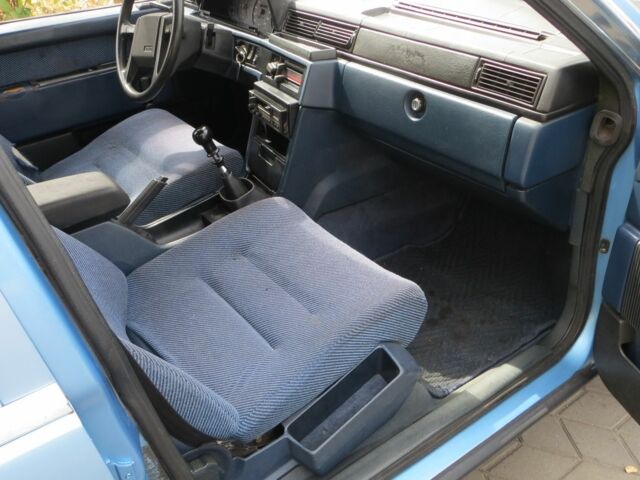 Синий Вольво 740, объемом двигателя 2.3 л и пробегом 1 тыс. км за 1700 $, фото 17 на Automoto.ua