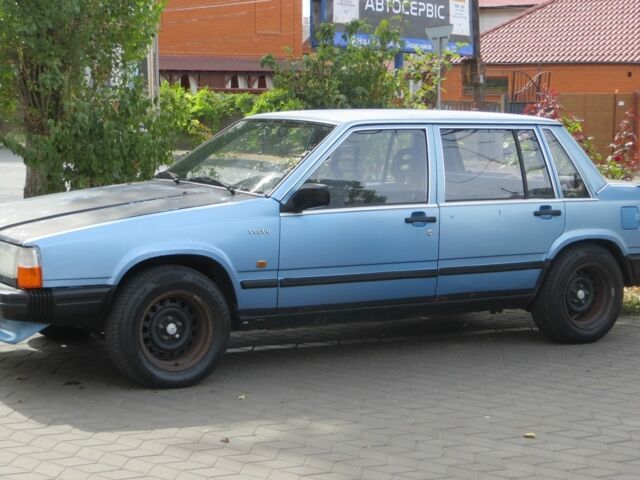 Синий Вольво 740, объемом двигателя 2.3 л и пробегом 1 тыс. км за 1700 $, фото 4 на Automoto.ua