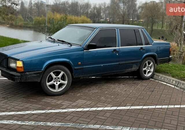 Синій Вольво 740, об'ємом двигуна 2.32 л та пробігом 384 тис. км за 1500 $, фото 2 на Automoto.ua
