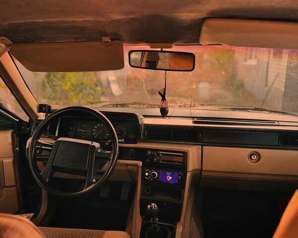 Синий Вольво 740, объемом двигателя 0 л и пробегом 230 тыс. км за 3000 $, фото 2 на Automoto.ua