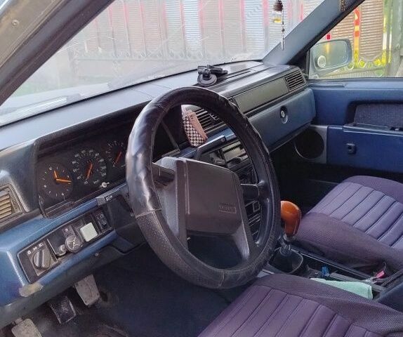 Синий Вольво 740, объемом двигателя 2.3 л и пробегом 100 тыс. км за 1800 $, фото 4 на Automoto.ua