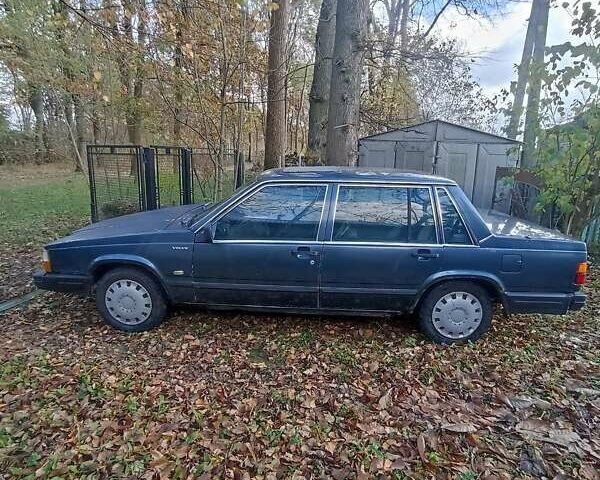 Синий Вольво 740, объемом двигателя 2.3 л и пробегом 630 тыс. км за 950 $, фото 3 на Automoto.ua