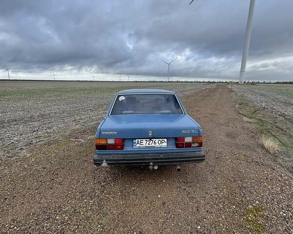 Синий Вольво 740, объемом двигателя 2 л и пробегом 350 тыс. км за 1350 $, фото 3 на Automoto.ua