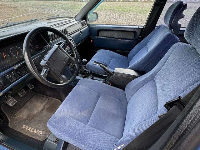 Синий Вольво 740, объемом двигателя 2 л и пробегом 350 тыс. км за 1350 $, фото 7 на Automoto.ua