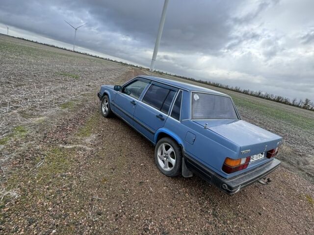 Синий Вольво 740, объемом двигателя 2 л и пробегом 350 тыс. км за 1350 $, фото 3 на Automoto.ua