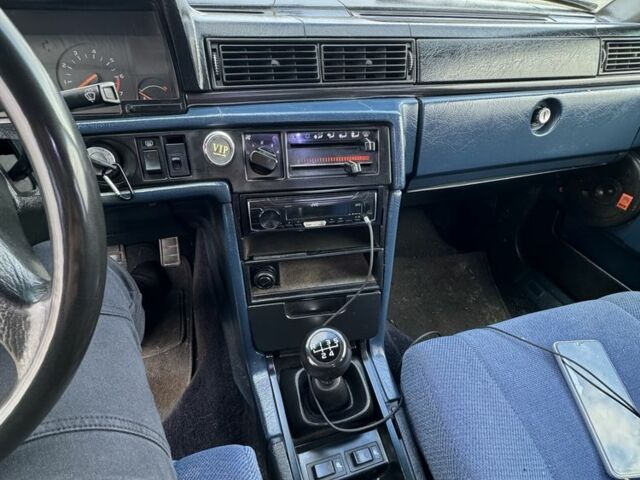 Синий Вольво 740, объемом двигателя 2 л и пробегом 350 тыс. км за 1350 $, фото 9 на Automoto.ua