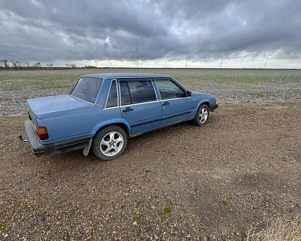 Синий Вольво 740, объемом двигателя 2 л и пробегом 350 тыс. км за 1350 $, фото 4 на Automoto.ua