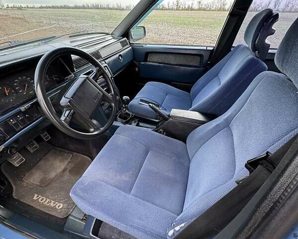 Синий Вольво 740, объемом двигателя 2 л и пробегом 350 тыс. км за 1350 $, фото 6 на Automoto.ua