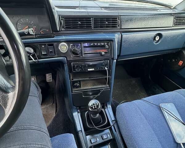 Синий Вольво 740, объемом двигателя 2 л и пробегом 350 тыс. км за 1350 $, фото 8 на Automoto.ua