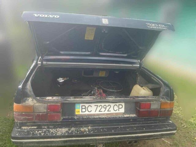 Синий Вольво 740, объемом двигателя 2.4 л и пробегом 450 тыс. км за 900 $, фото 5 на Automoto.ua